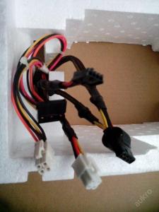 Odpojitelné kabely 4-pin na HDD Molex(PATA) a SATA