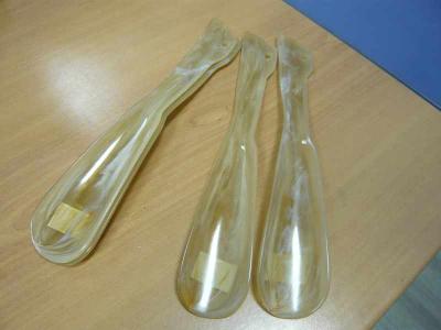 Lžíce na boty nazouvátko plastová