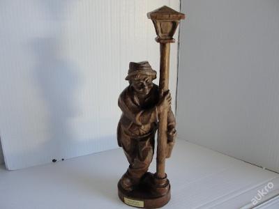 Stará dřevěná socha muž s láhví u pouliční lampy, Rakousko, 33cm!
