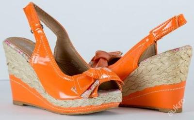 Úžasné oranžové lakované sandálky vel. 38,39,40 - 279kč