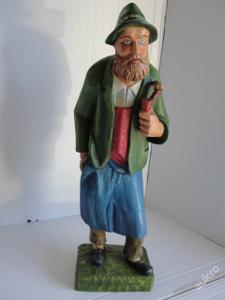 Stará dřevěná socha muž s fajfkou, lesník. Rakousko, Tyrolsko, 48 cm!
