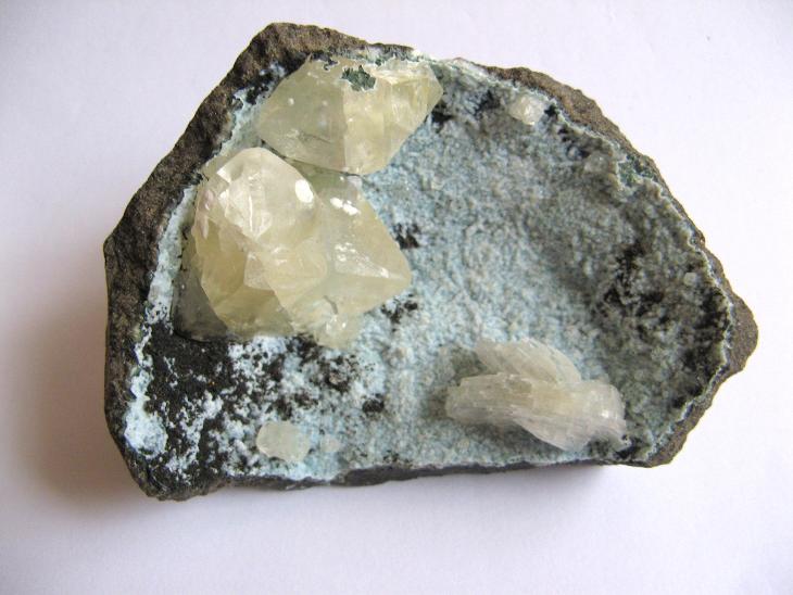 ZEOLITY 182gr. DUTINA   - INDIE     (O 168) - Minerály a zkameněliny