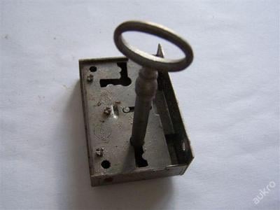 zámek skříňový 20 mm s klíčem