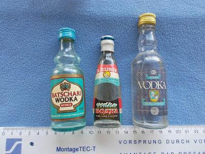 Sběratelská miniatura lahvička retro socialismus vodka 3 různé druhy