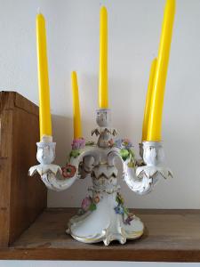 Originální výstavní porcelánový svícen od von Schierholz z 18. století