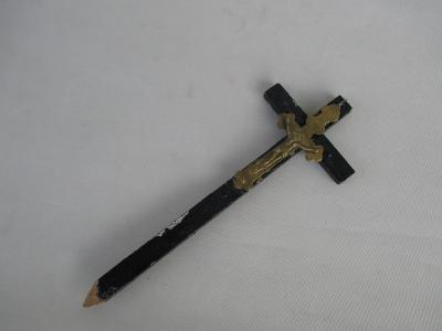Starožitný malý dřevěný kříž s Ježíšem