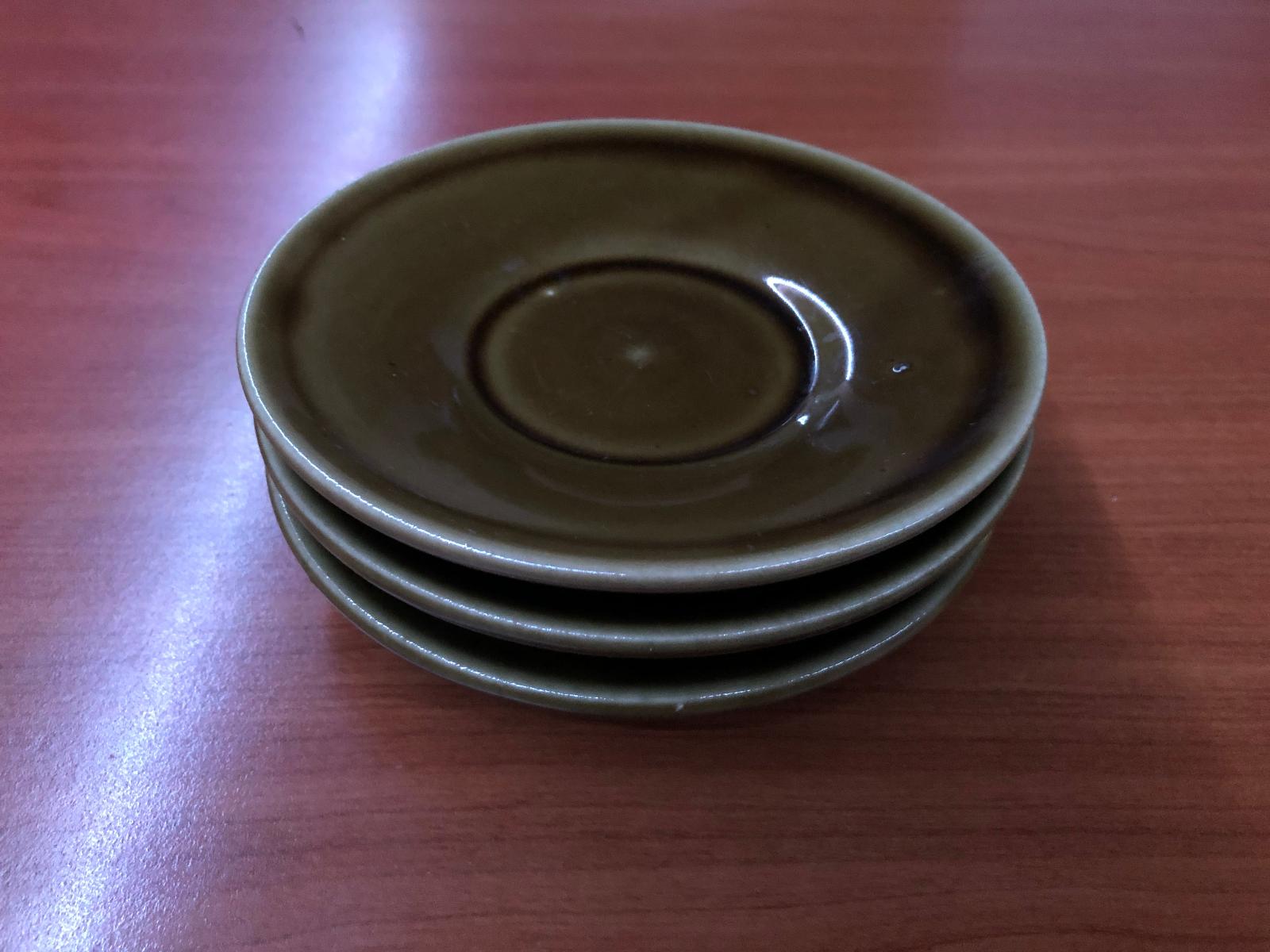 3ks hnědých porcelánových talířků - Starožitnosti a umění