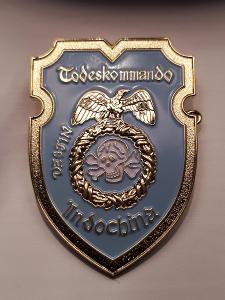 replika odznaku Totenskommando Indochina na motivy knih Dábelská garda