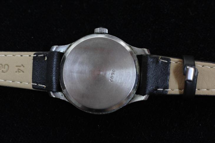 chlapecké hodinky VOSTOK USSR, černý číselník - Starožitnosti