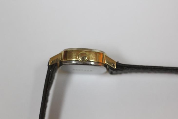 dámské hodinky ZARJA USSR, černý číselník, zlacené pouzdro