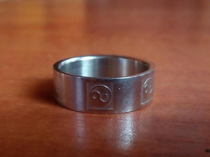 Pánský prsten, postříbřený, motiv Jin Jang - Šperky