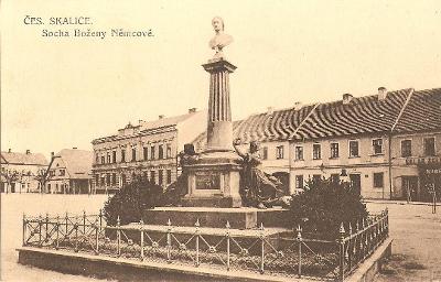 ČESKÁ SKALICE - náměstí - socha Němcové - Náchod