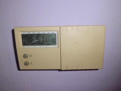 Digitální programovatelný euro-termostat