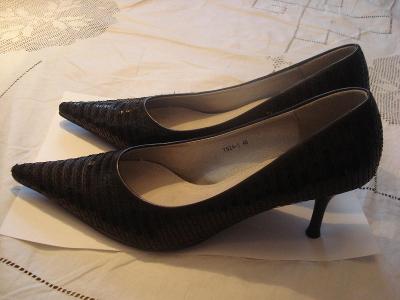 Nové dámské boty vel. 40 černé lodičky