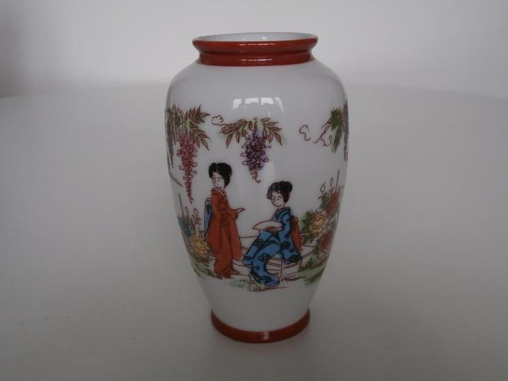 Váza, vázička, Made in China nebo Japan. 12,3 cm.