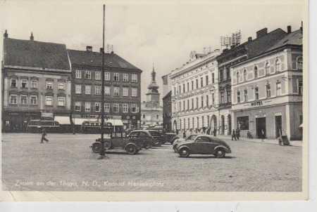 Znojmo (Znaim), náměstí, obchody, hotel, AUTO - Pohlednice místopis