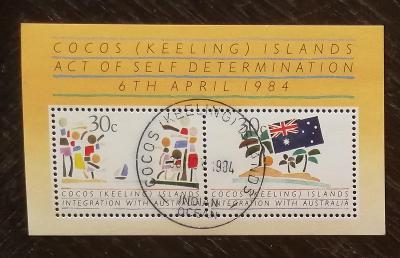 Kokosové ostrovy 1984 - ražený aršík, integrace ostrova, vlajky