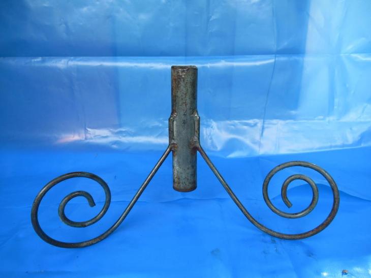 Starý kovový stojan na stromeček - Starožitné předměty z kovů