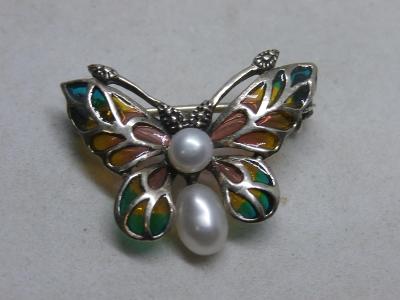 Přepychová brož MOUCHA s krásnými  perlami - a barevný enamel 