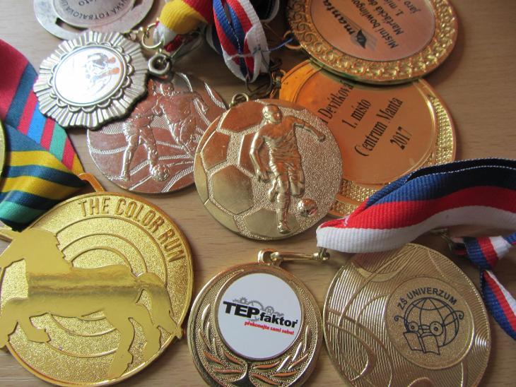 SADA výhry sportovní medaile 11 ks - Sběratelství