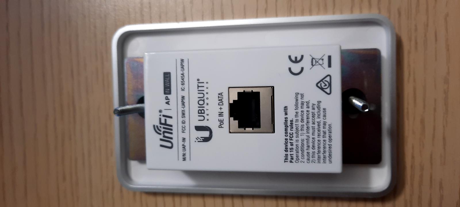 Ubiquiti UniFi UAP-IW - access point s instalací pod omítku - Komponenty pro PC
