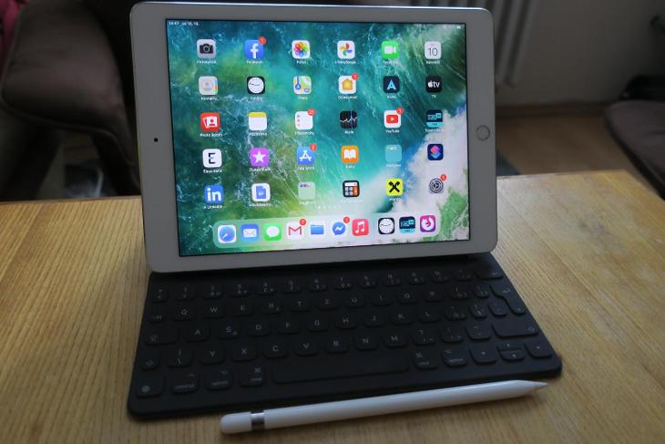 Apple iPad Pro 9.7 Wi-Fi+Cellular 256GB + Smart Keyboard + Apple