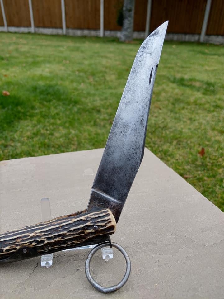 Lovecký nůž, vyrobeno kolem roku 1890. Francie.