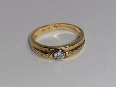 Zlatý dámský prsten se zirkonem 