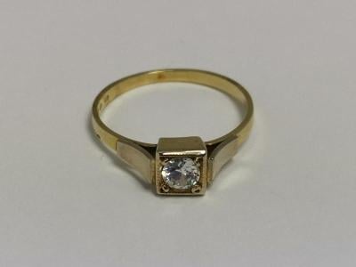 Zlatý dámský prsten s bílým zirkonem