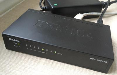 D-LINK DES-1008PA -kompaktní Switch 8x LAN, 4x napájení přes LAN (PoE)