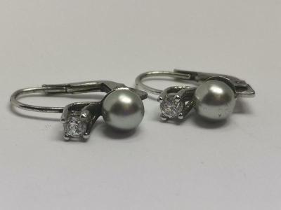 Stříbrné naušnice s perlou a zirkonem
