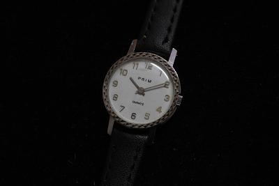 dámské hodinky PRIM Quartz, bílý číselník,
