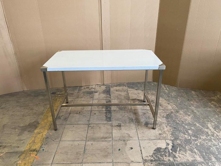 Nerezový stůl do prostoru 150x70x85cm - Podnikání a průmysl