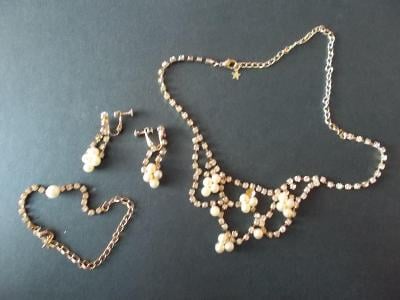 Starší bižuterie velmi pěkná zdobená náhrdelník náramek náušnice perly