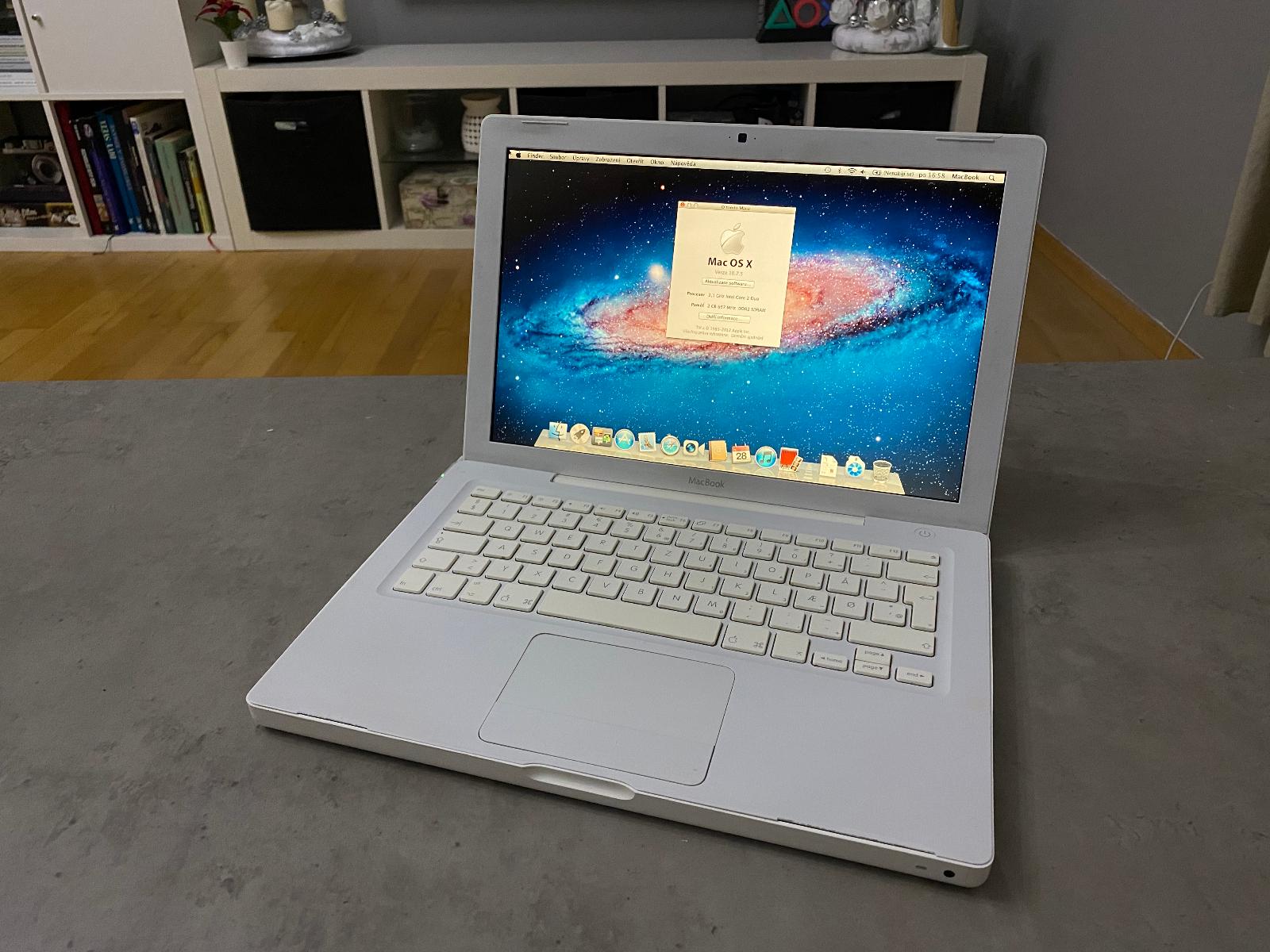 Apple Macbook White 2008 Early 13" OS X 10.7.5  - Počítače a hry