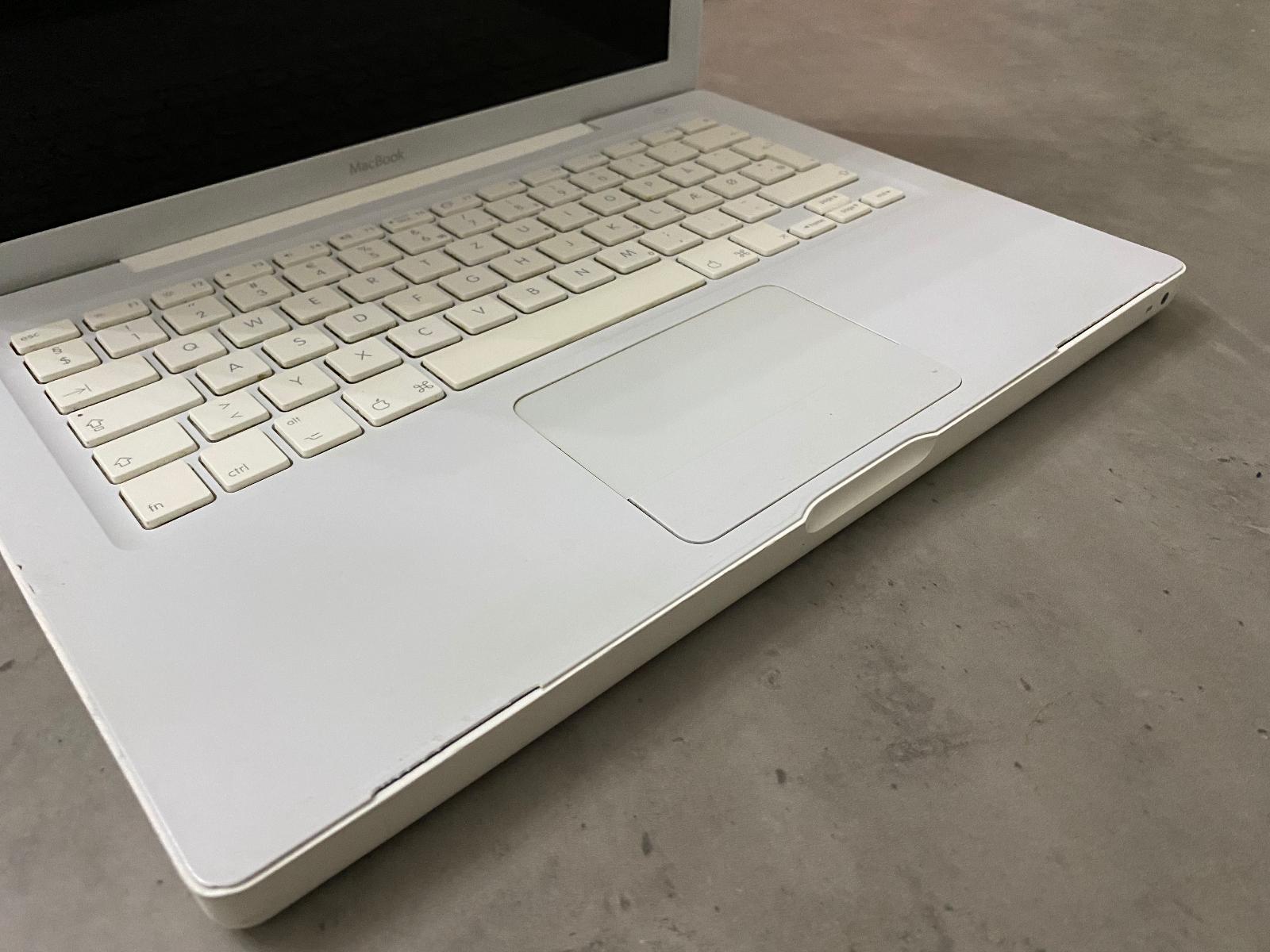 Apple Macbook White 2008 Early 13" OS X 10.7.5  - Počítače a hry