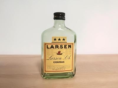 Sběratelská lahev od koňaku Larsen cognac Francie