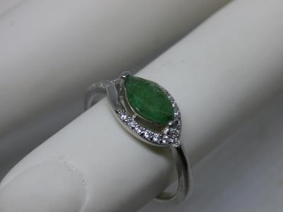 Přepychový prsten  s nádherným smaragdem
