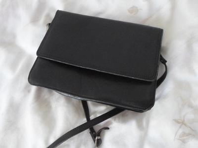 černá kožená dámská kabelka