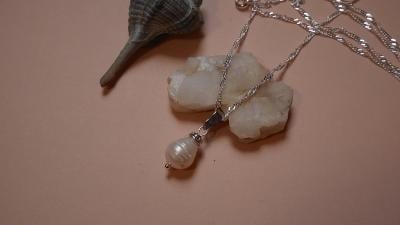 Říční barokní perla na stříbrném řetízku, hand made