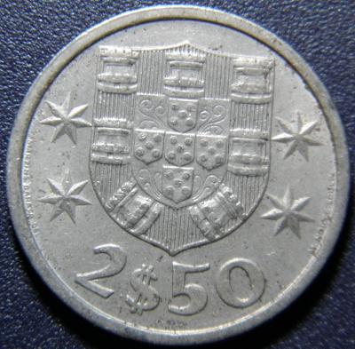 Portugalsko 2 1/2 Escudos 1983 XF č33284 