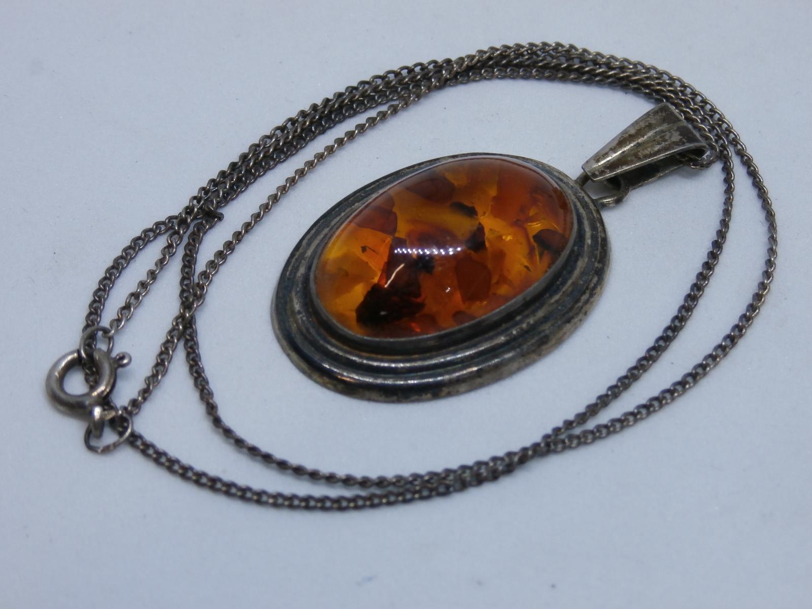 Starý strieborný náhrdelník s jantárom 309 - Starožitné šperky