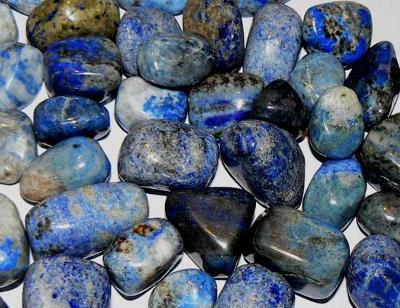 Hrst lapisu lazuli modrobílého, velké kameny 25g 