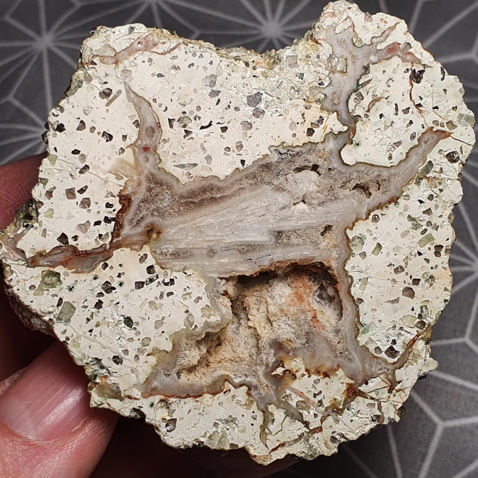 Achát hromový thunderegg Querbitzsch Sasko 69 x 64 mm - Minerály a zkameněliny