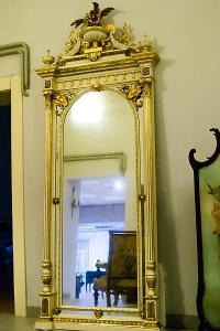 Párová dřevěná vyřezávaná zrcadla s polychromií a zlacením z 19. st