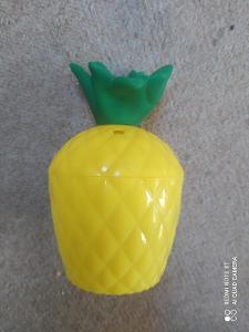 ananasoví nápojoví pohár