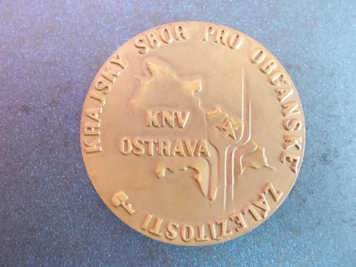 Bronzová plaketa medaile  pamětní  KNV Ostrava etue krabička - Sběratelství