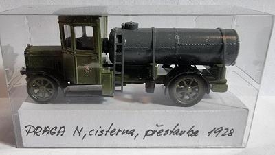 Model nákladního automobilu PRAGA N cisterna 1:87