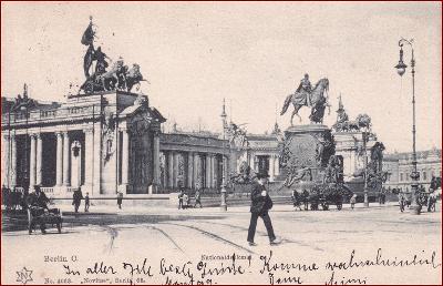 Berlin * Nationaldenkmal, jezdecká socha, lidé * Německo * Z357