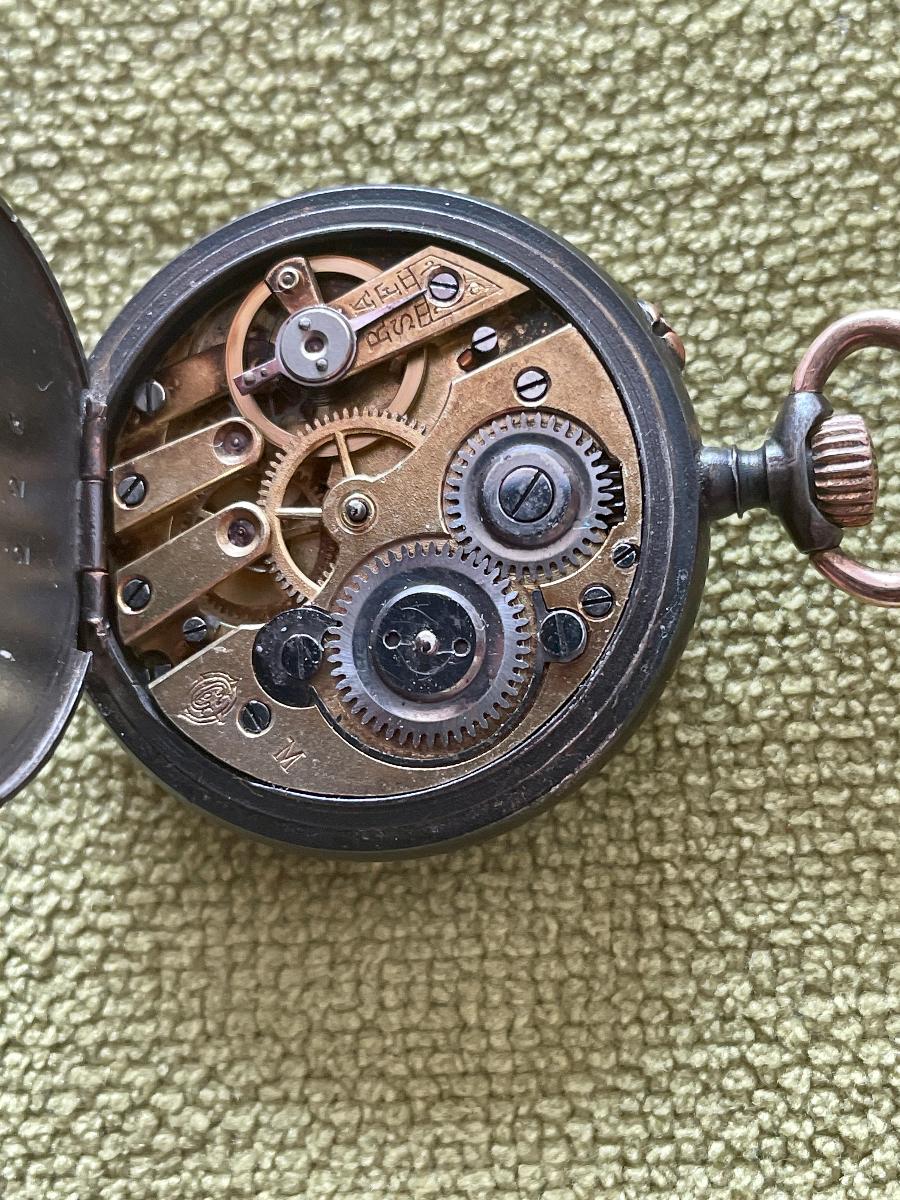 Nádherné hodinky v brynýrovaném železe - Starožitnosti